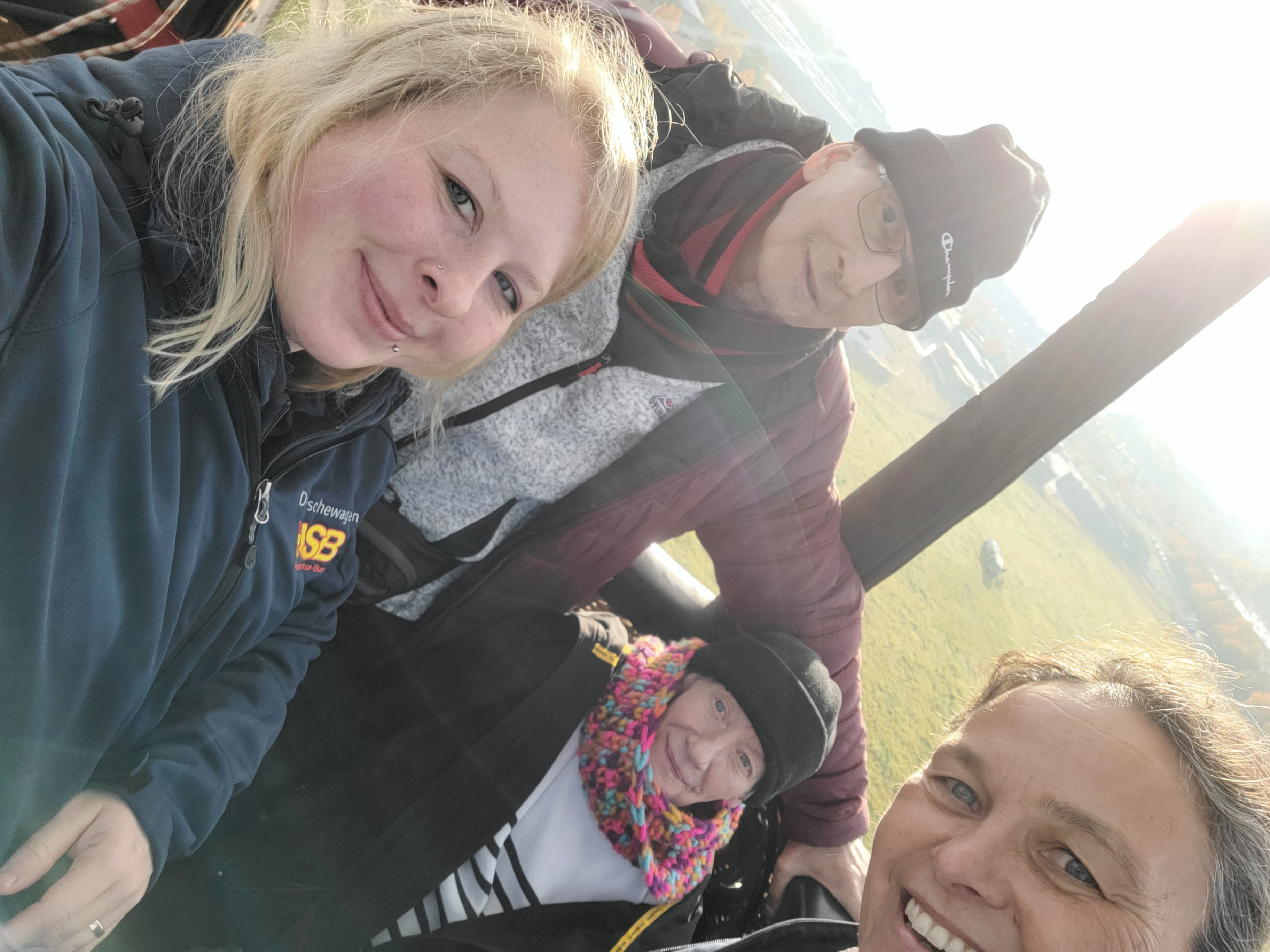 Dem Himmel so nah: ASB-Wünschewagen macht gleich zwei Hospizgäste zu Ballonfahrern