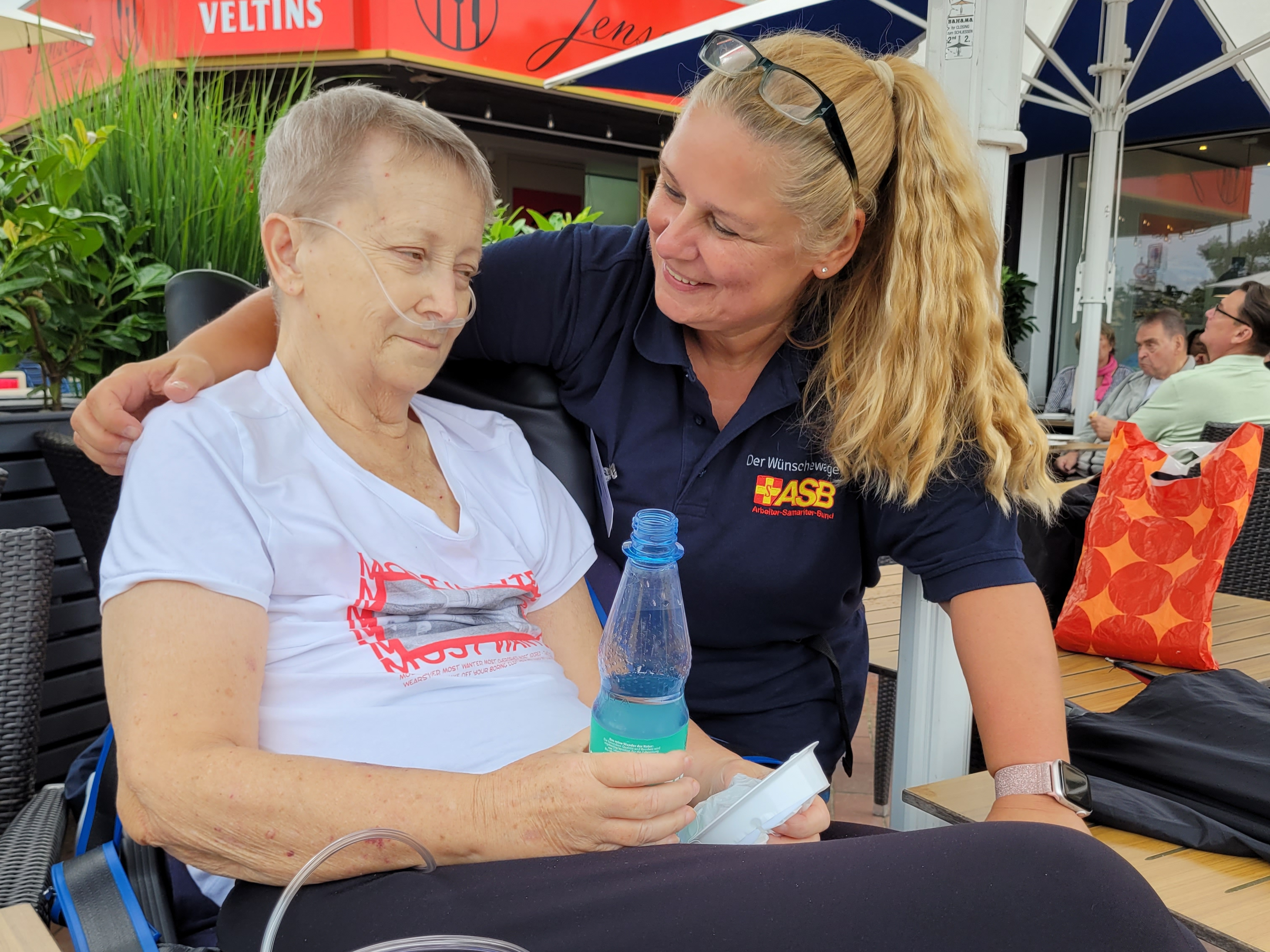 Karla und Wunscherfüllerin Sandra Jahnke.jpg