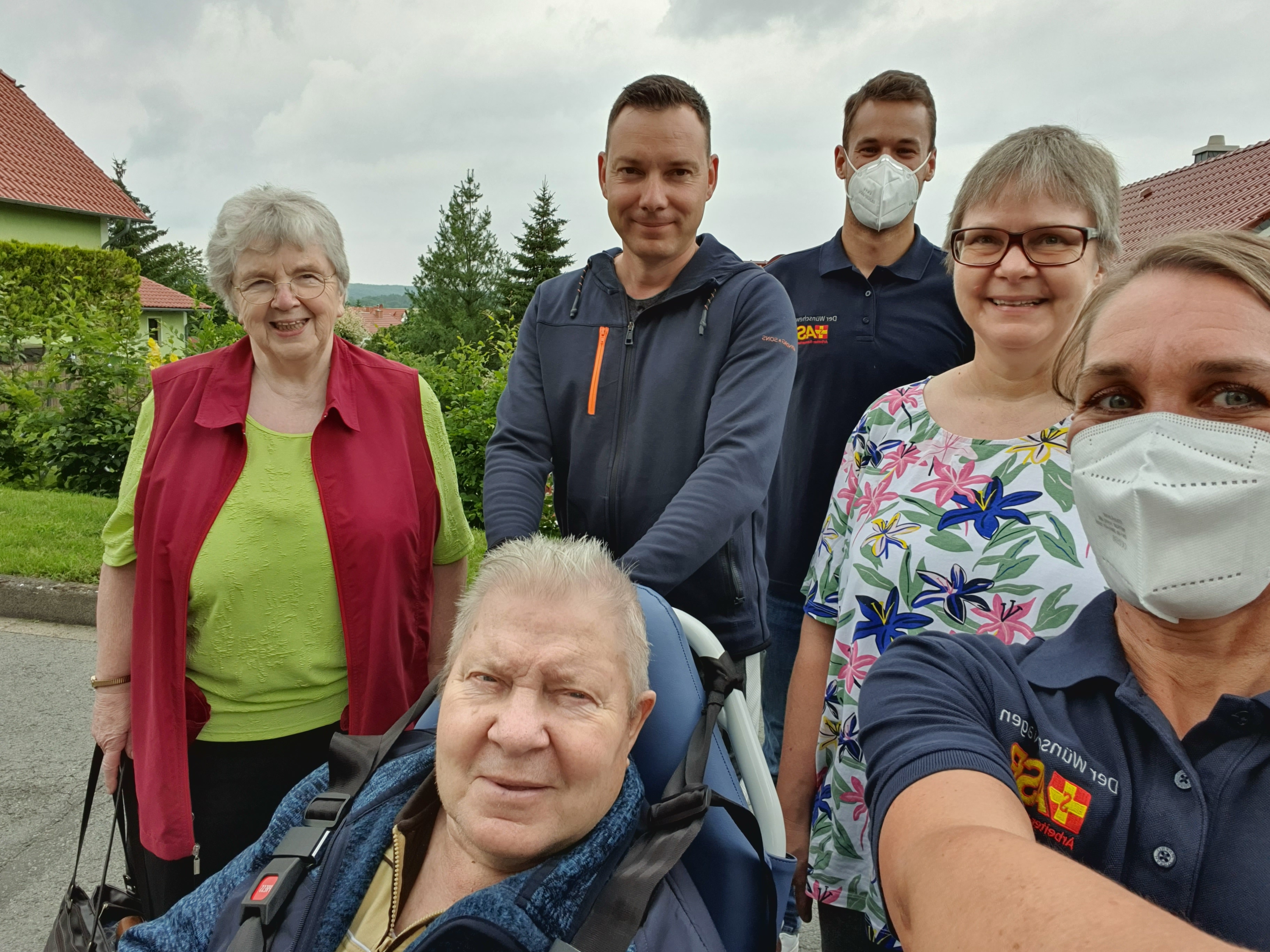 Gruppenselfi mit Wunscherfüllern.jpg