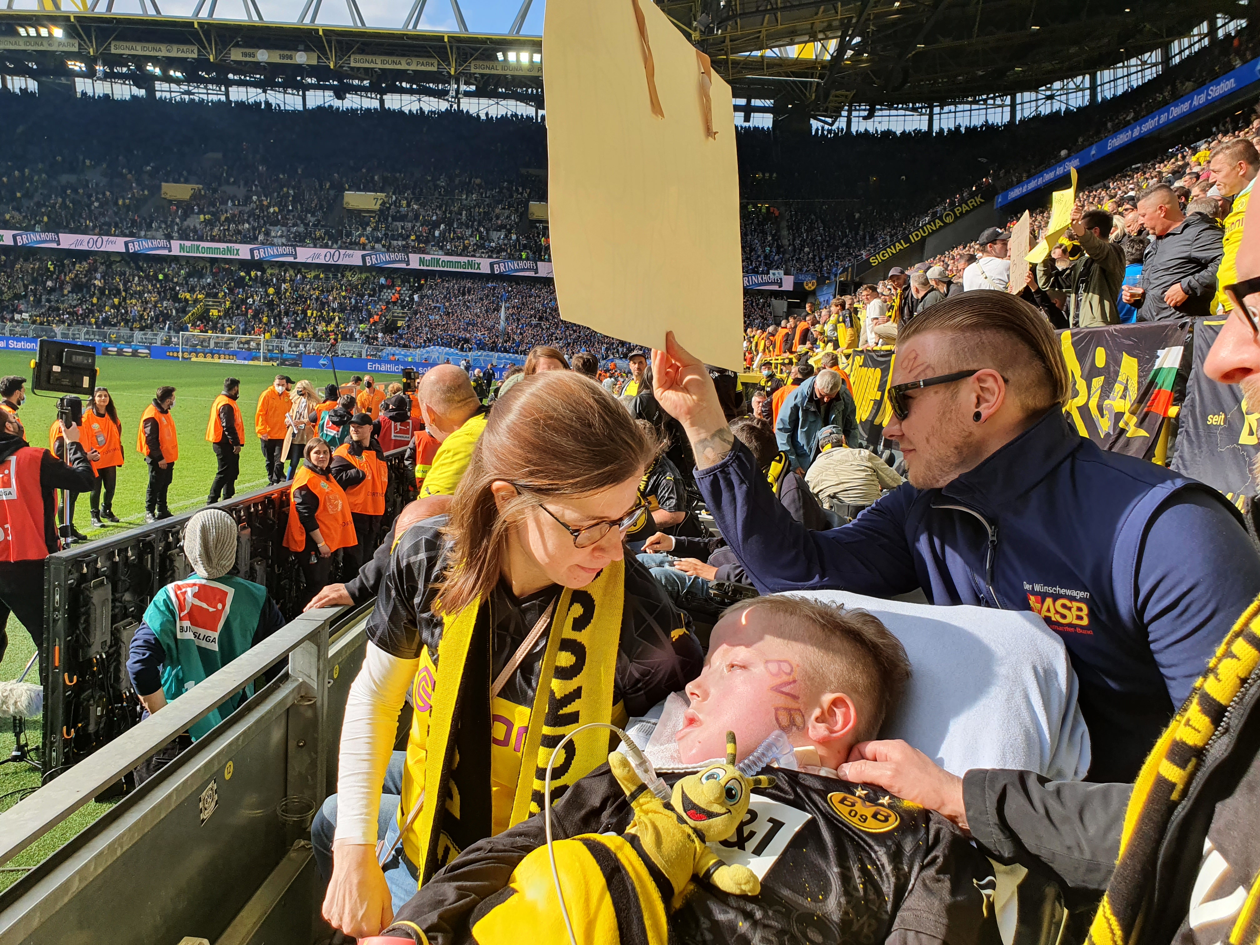 Schwarz-gelbes Freudenfest für Fußballfan Felix (11)