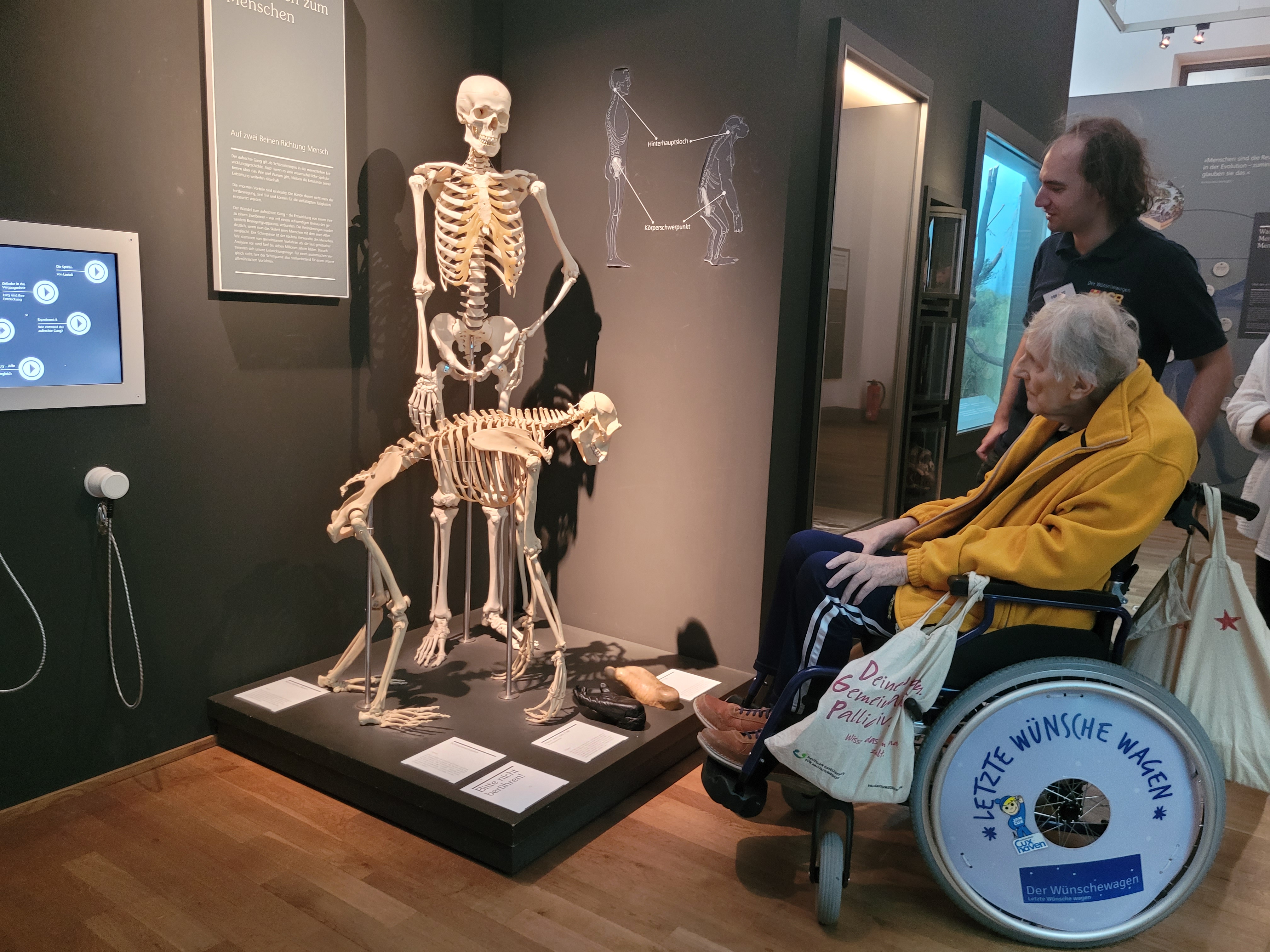 Ausstellung mit Robin.jpg