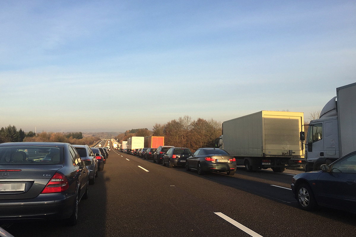 Verschärfte Strafen für Rettungsgassen-Blockierer: Pläne auf Eis