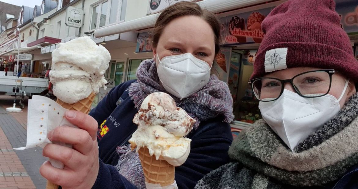 Wunscherfüller mit Eis mit Maske.JPG